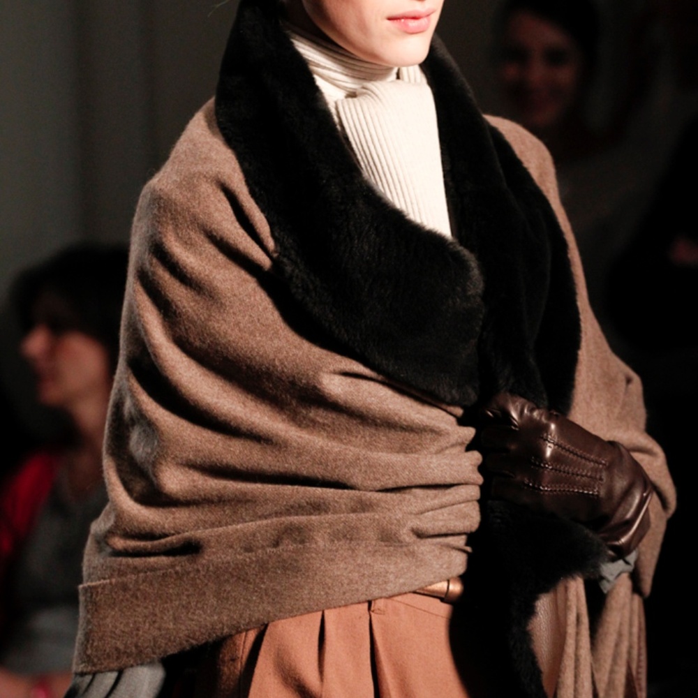 Jean Paul Gaultier Cashmere Wrap With Beaver Collr - Picture 2 of 6